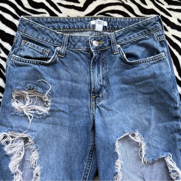 Forever 21 Woman’s Size 27 Distressed Flared Leg Blue Medium Rise Denim Jeans - Picture 6 of 8